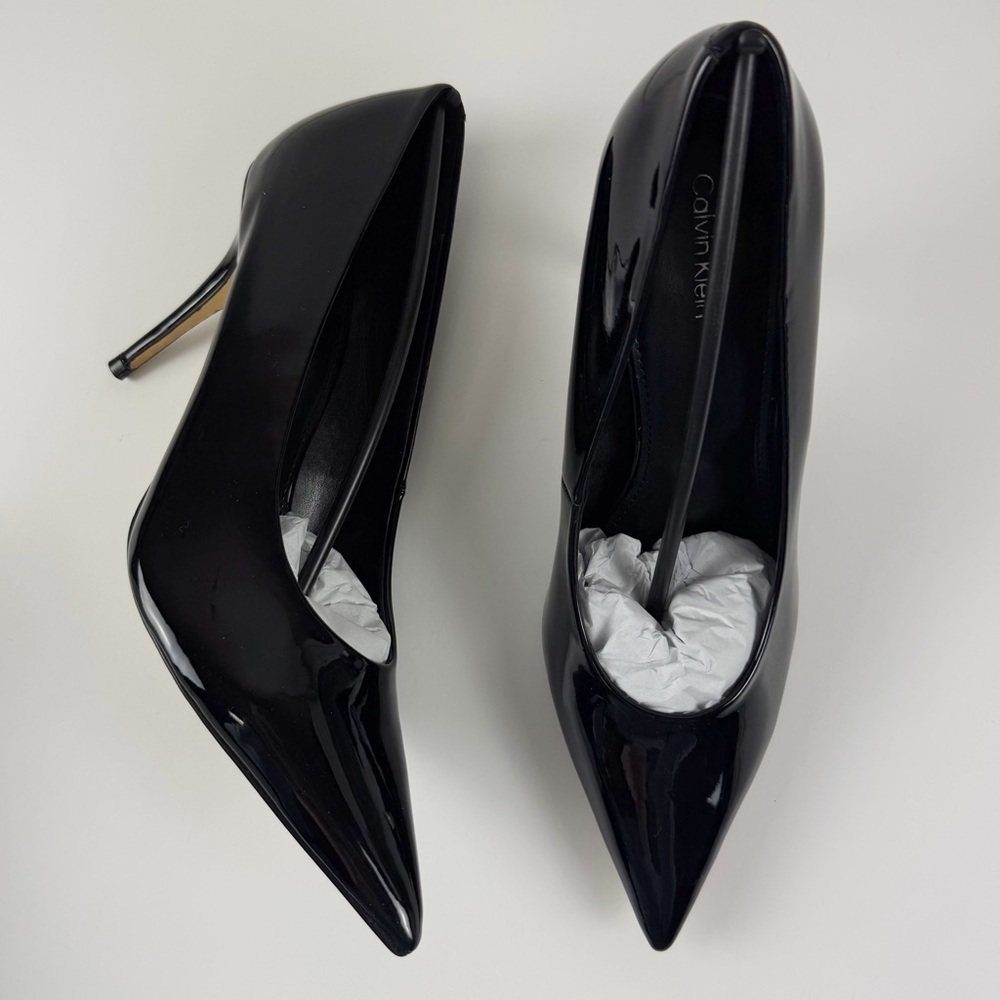 Calvin Klein Leciey Stiletto Pumps Womens 8.5M Black Pointed Toe Patent NEW